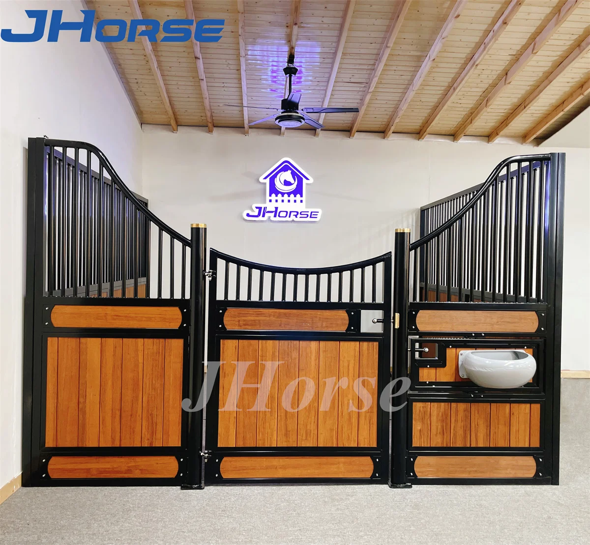 Swing Door Timber Mobile Bamboo Steel Frame Horse Stable With Roof Corner Post