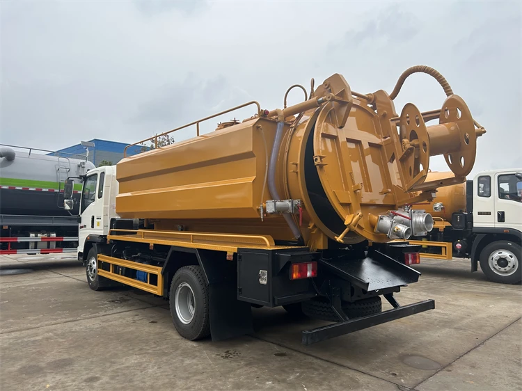 Howo 4X2 Waste Water Tanker Tank Septic Pump Trucks 12000L Vacuum High Pressure Special Sewage Suction Truck