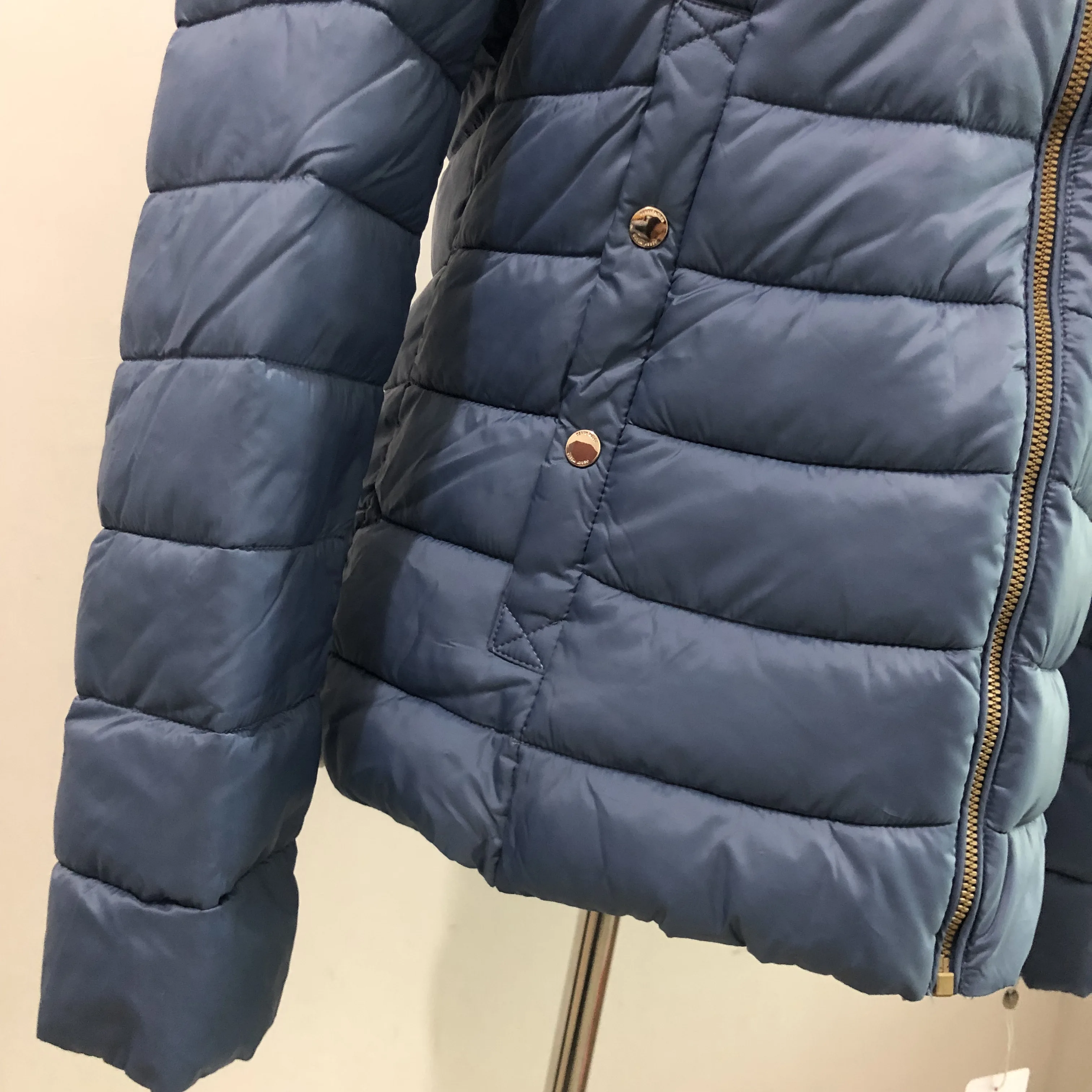 
Stock Customized Coat Manufacturer Clothes Cotton Blue Winter Cotton Padded Short Sports Coat Women 