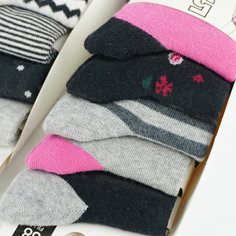 Colorful Stripe Cute Jacquard Women Crew Cotton Four or Five Pairs of Socks