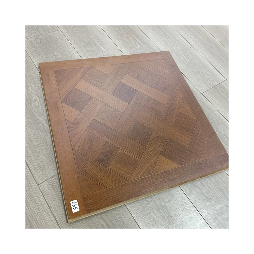 Factory Customized Pattern 10mm 12mm HDF Parquet Wooden Flooring Laminate Flooring