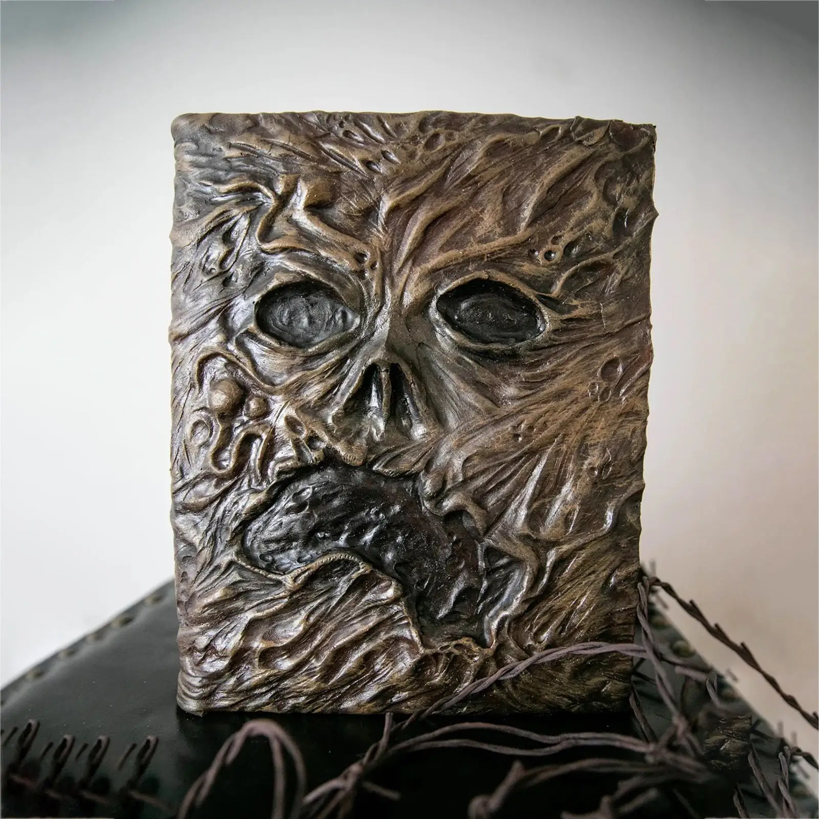 2023 Necronomicon Evil Dead Book Resin Notebook Decorations Horror Movie Prop Gifts Dead Spellbook for Home Desktop Decor
