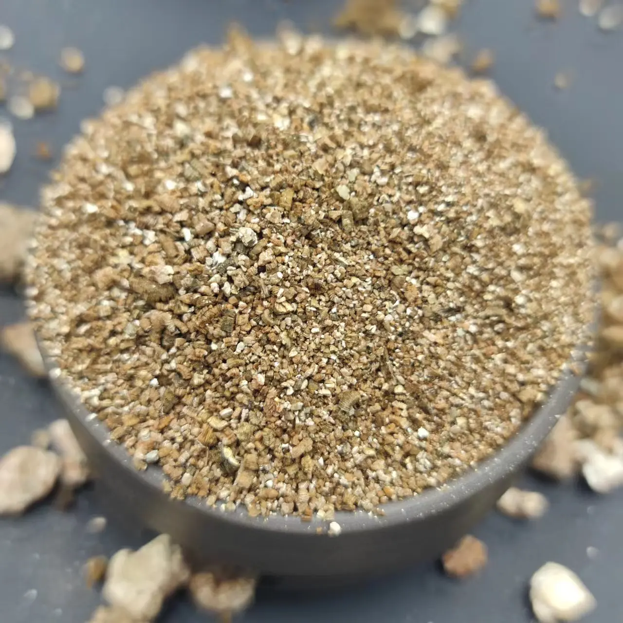 Hot Sale Expanded Vermiculite Perlite 20-40mesh Vermiculite Powder for Nursery Substrate Gardening Planting