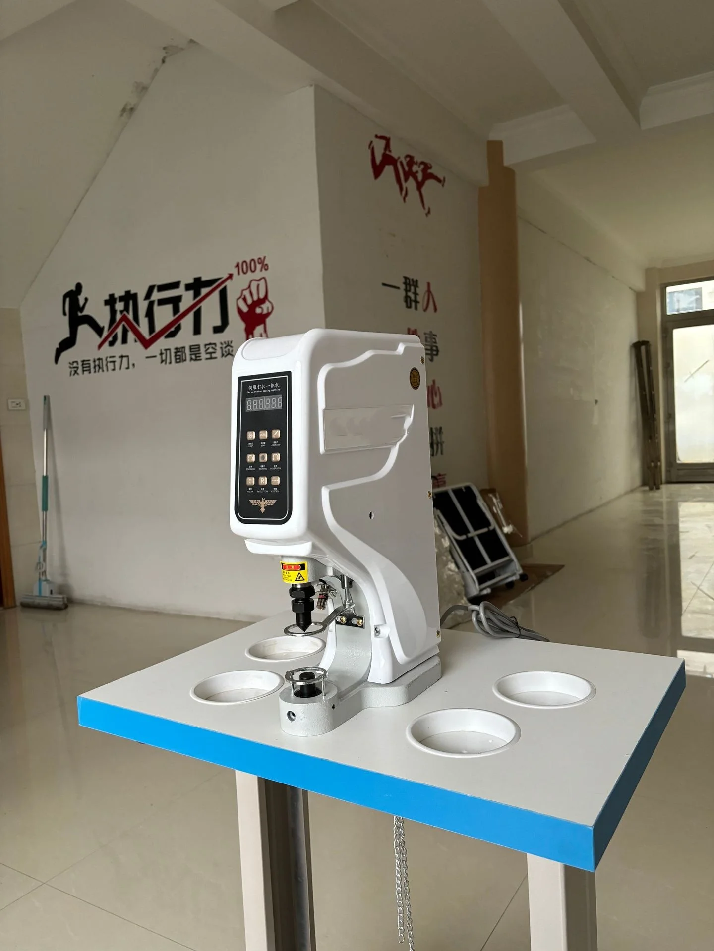 2024 New Arrival Semi-automatic Button Holer Electronic Snap Sewing Machine With Sensor For Jeans And Suit Leather