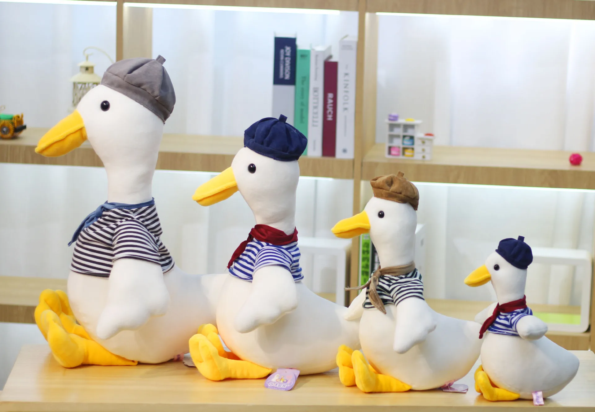 High Quality Colorful Plush Wholesale kawaii plush toy  Painter Goose toys custom mini plush duck toy  for Women