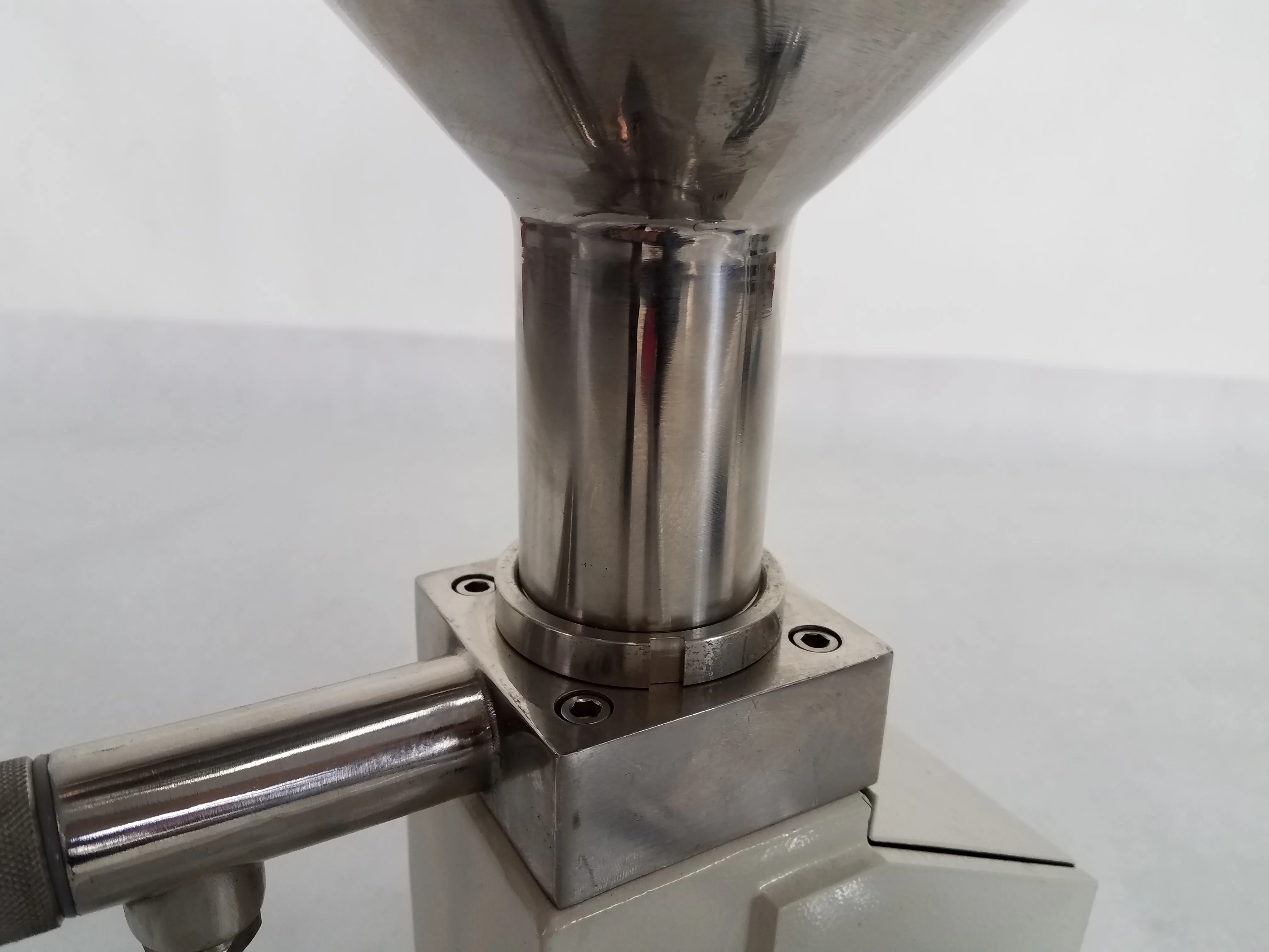 Semi Automatic Manual A03 Water Honey Ice Cream Cosmetic Paste Lotion Oil Sausage Lip Gloss Liquid Filling Machine