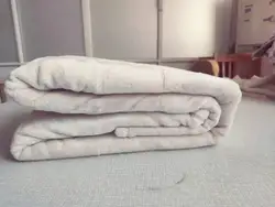 Flannel  throw/blanket  with  printed  and  carved  design