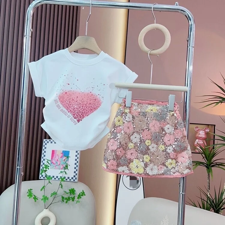2024 новый детский летний комплект с коротким рукавом для девочек белая рубашка принтом сердца + юбка блестками и цветами из 2 предметов