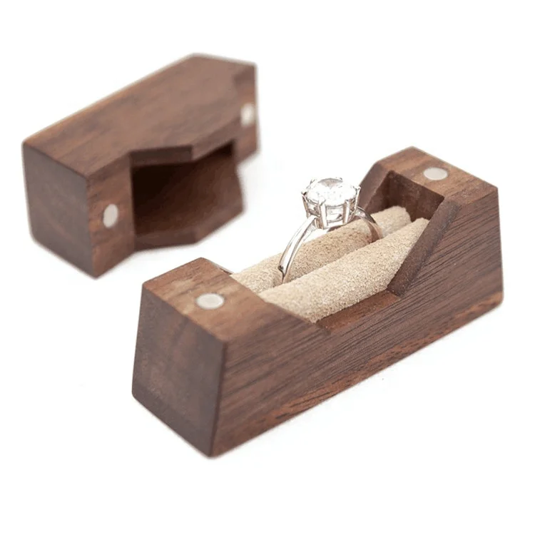 Высококачественная Маленькая деревянная коробка для колец из ореха с магнитной подарочной упаковкой для ювелирных изделий