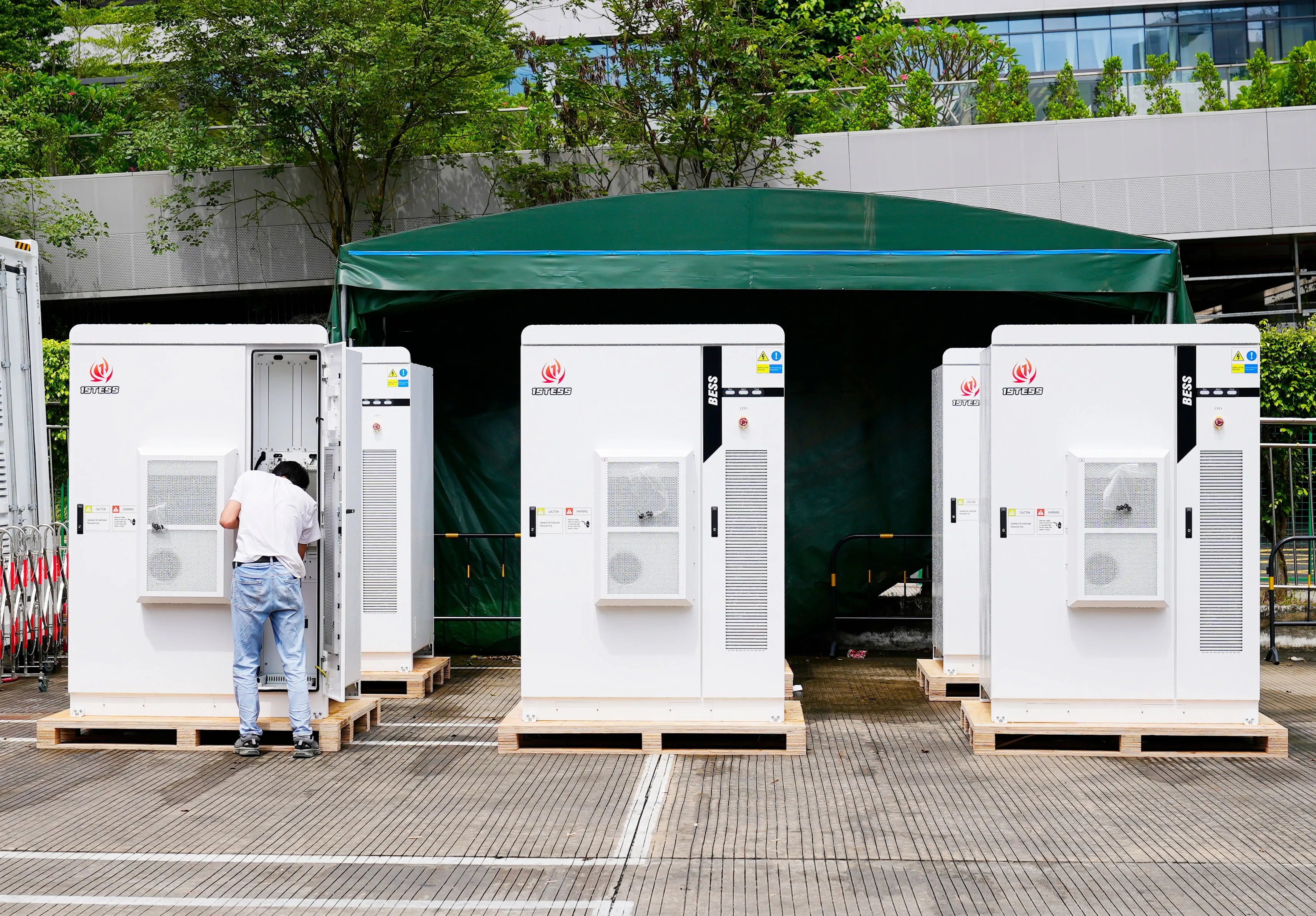 All In One BESS Solution 143.36kwh-215kwh Cabinet Energy Storage System Air Cooling Industrial Commercial Energy Storage