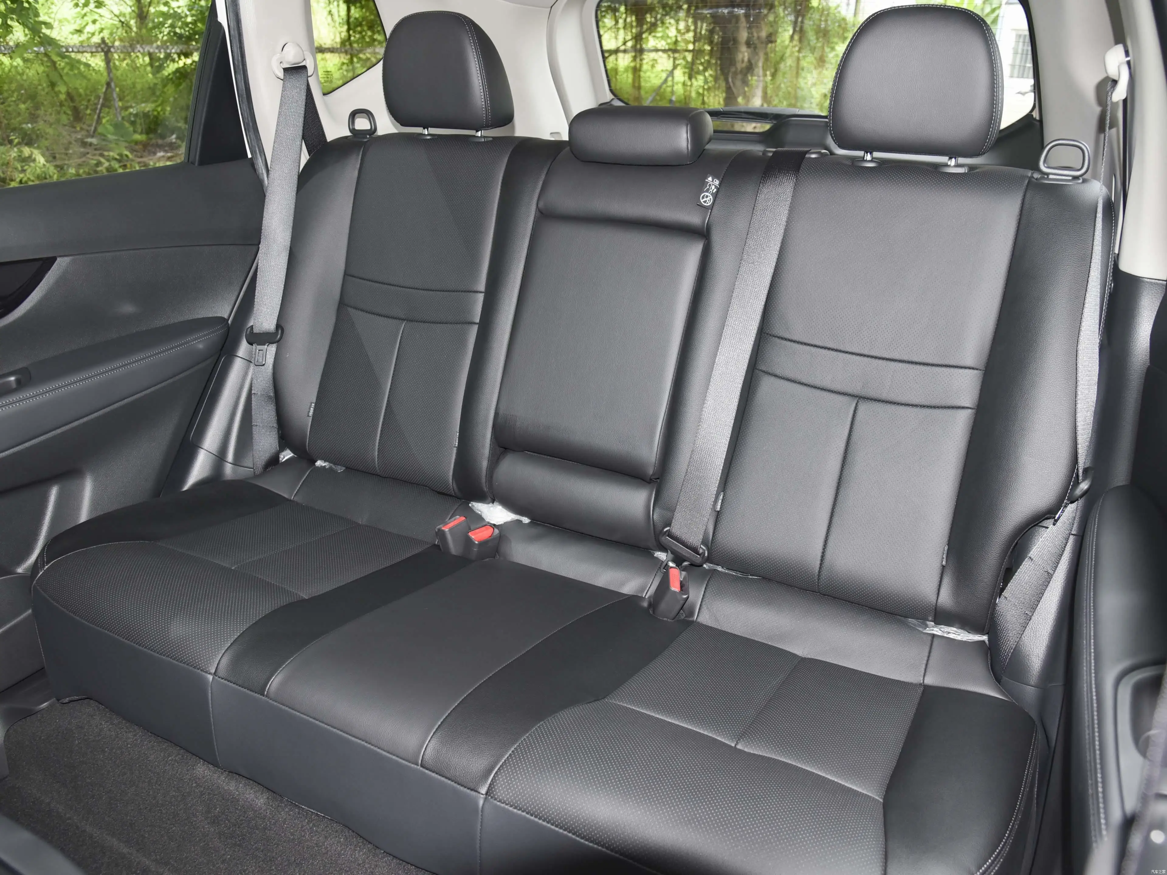 Hot Sale New Car Dongfeng Nissan X-TRAIL Honor SUV 2.0L 4 Wheel Petrol Engine rc Car 2022 Universal Family New Gasoline Cars