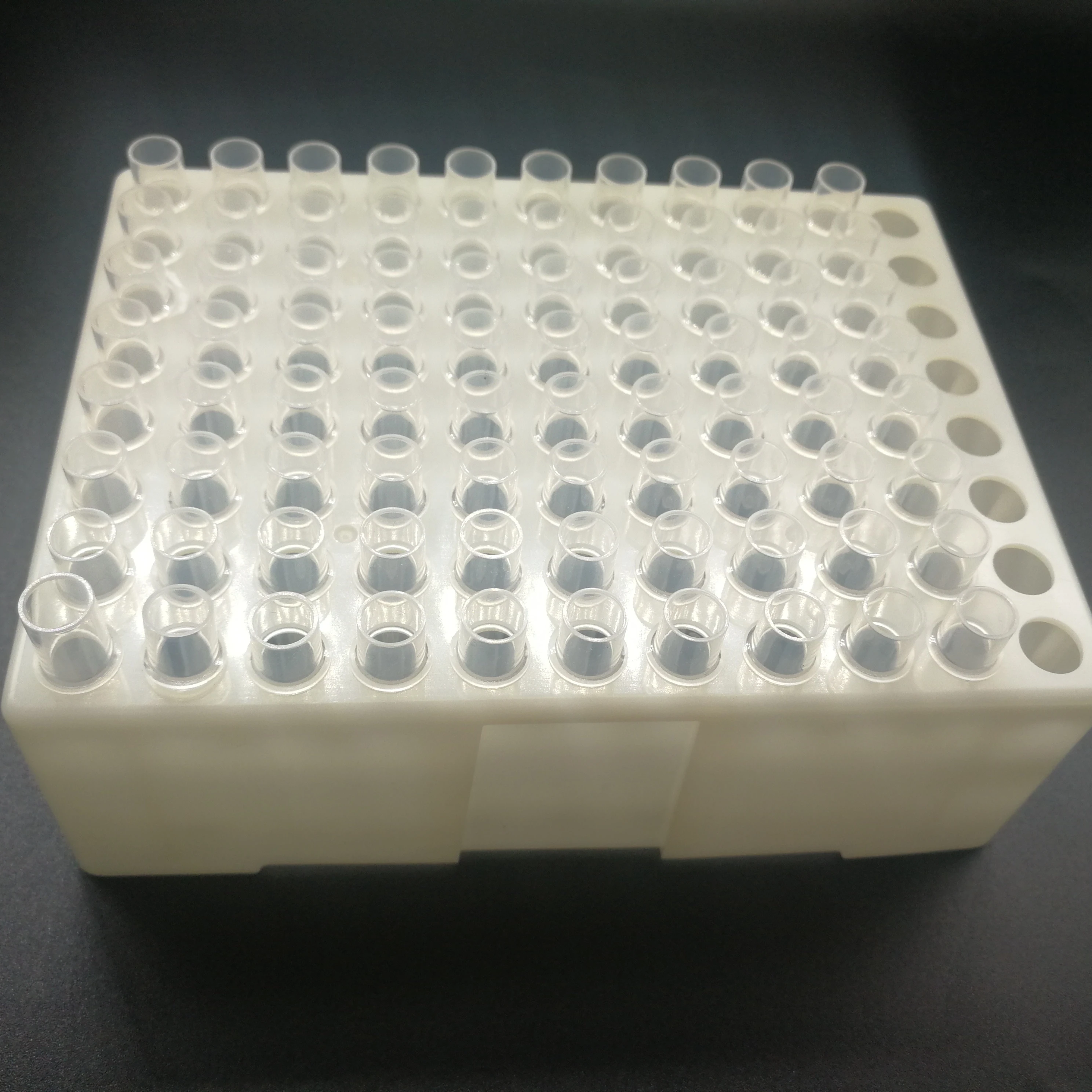 ISO9001 Certificate disposable plastic Mindray 1000i 1200i  CL 900 Cuvette sample cup 88holes/box 126 holes/box