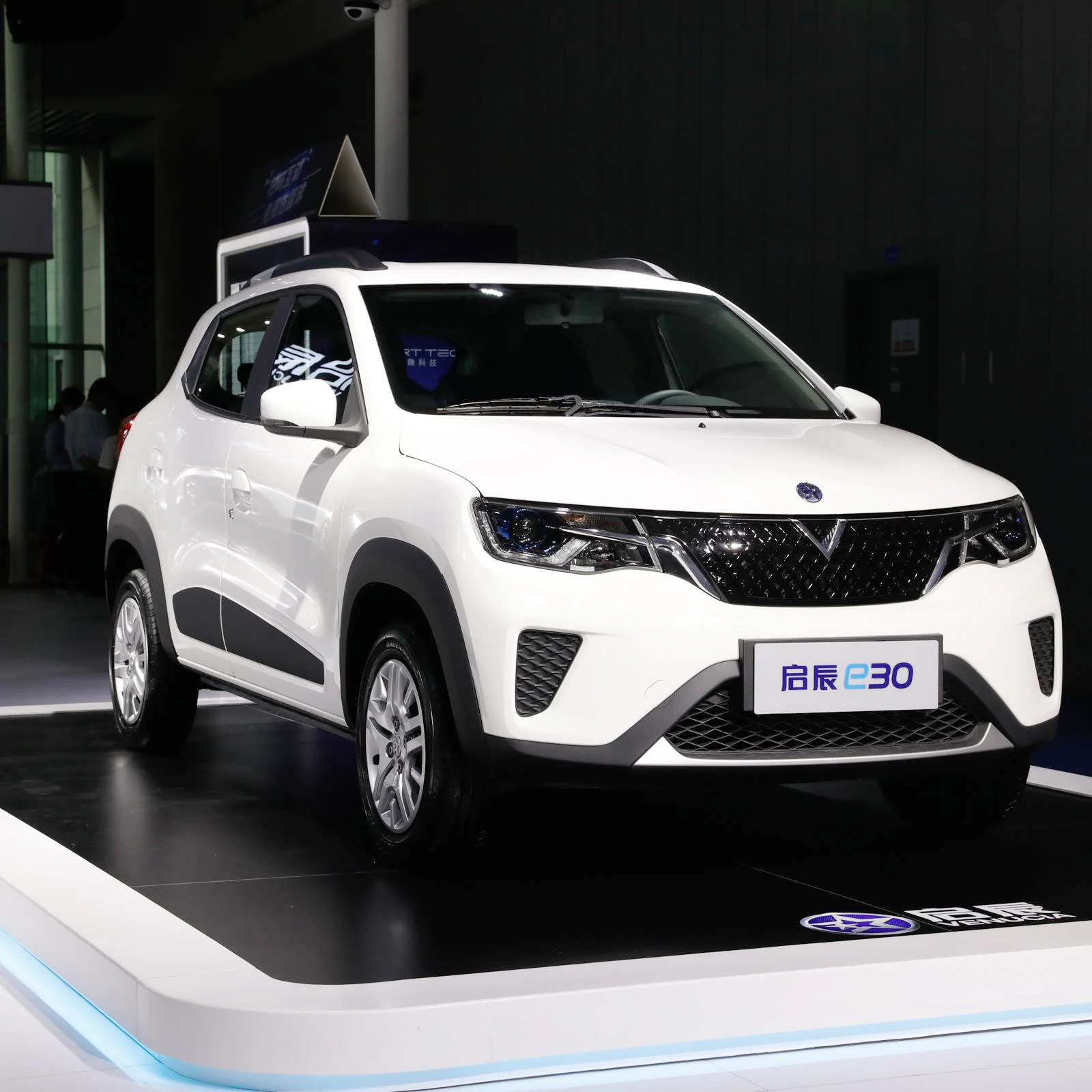China Electric Car New Energy Vehicle EV Cars Dongfeng Qichen E30 in 2022 new energy logistics vehicles