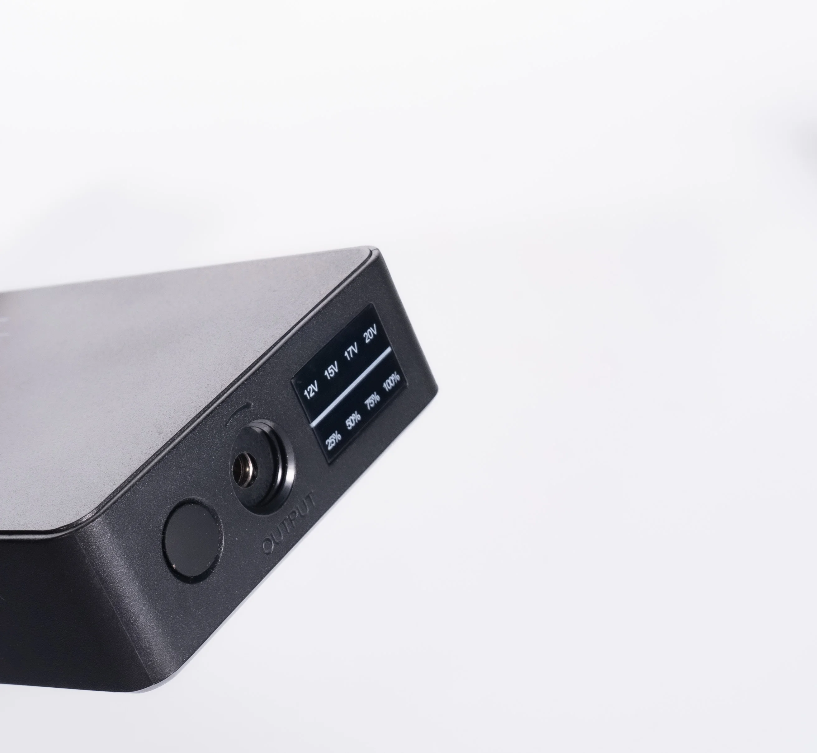 Настраиваемый USB-C 15000 мАч 5V-20V DC порт Power Bank 4 регулируемые выходные напряжения Поддержка двусторонней быстрой зарядки кондиционера