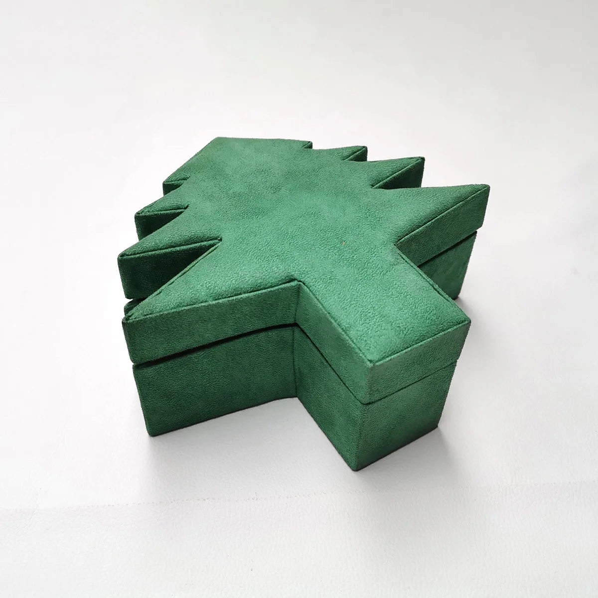 Fancy Christmas-Tree Shape Mini Velvet Chocolate Packaging Gift Box with Red Lining  for Snicker Chocolates