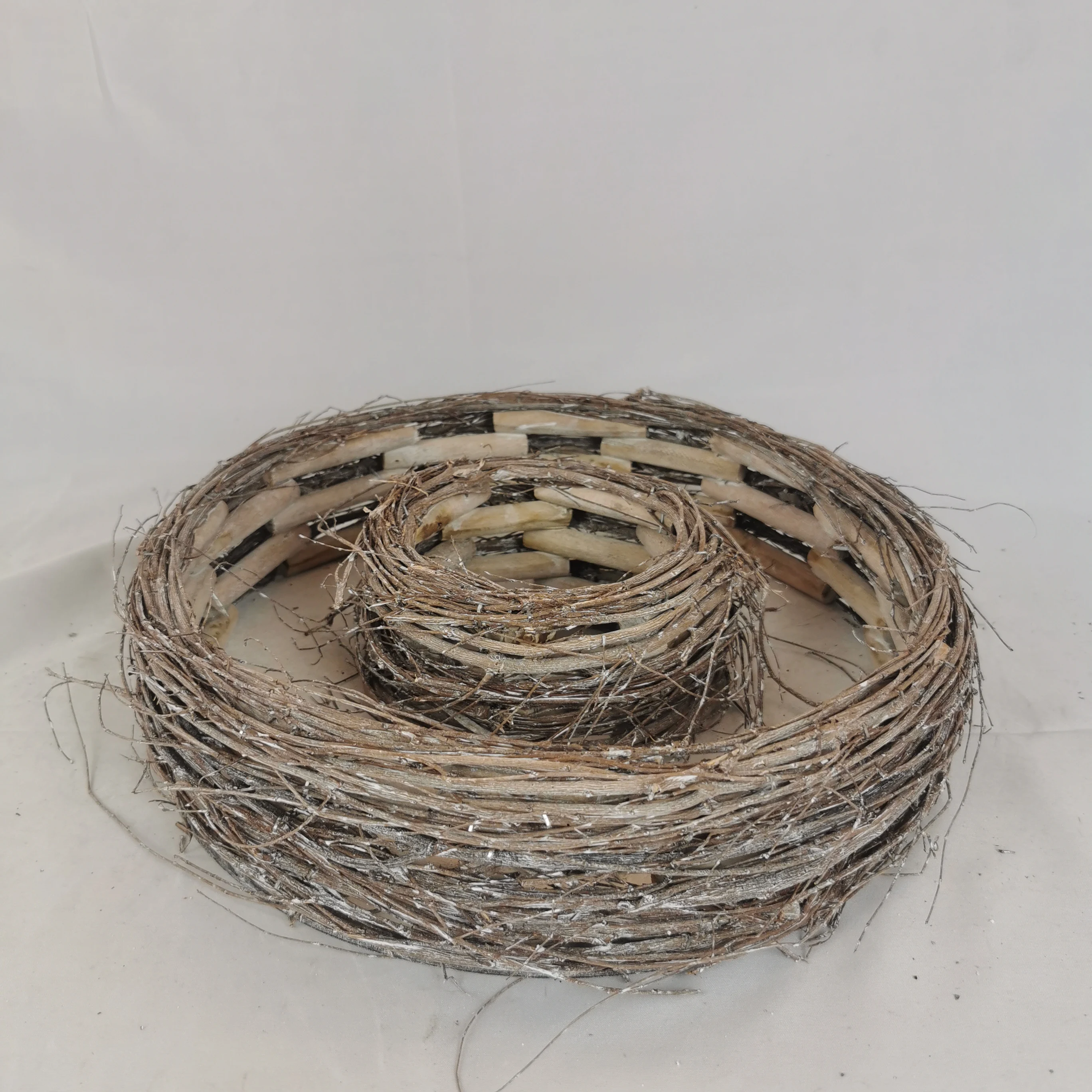 Корзина для растений из виноградной лозы