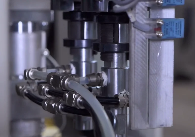 PP PE полуавтоматическая чайник бутылка для воды изготовления пластиковых 500 мл эффективный выдувная формовочная машина производства