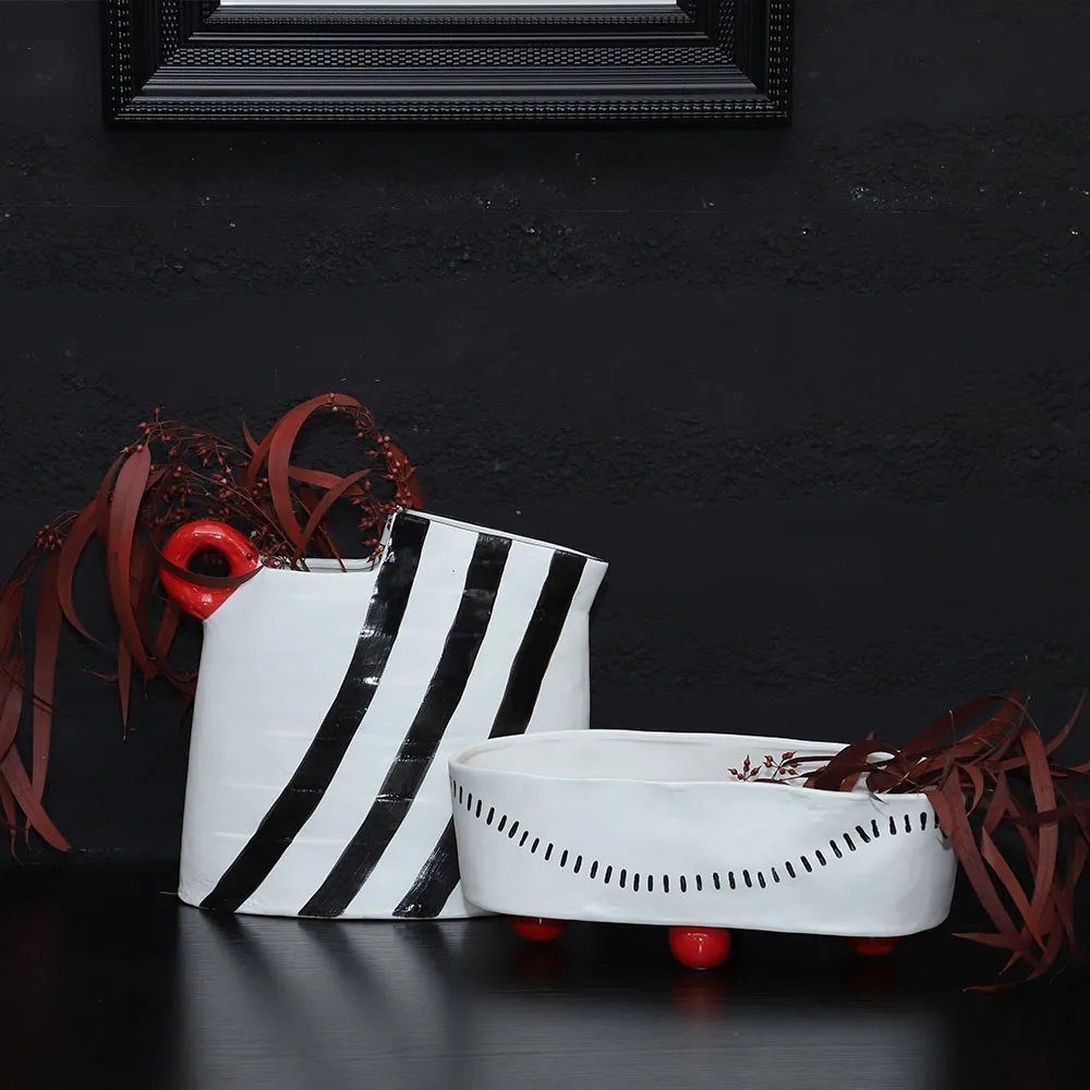 Modern Italian White Red Ceramic Flower Ware Vase European Style Office Model Room & Home Garden Decoration Simple yet Elegant