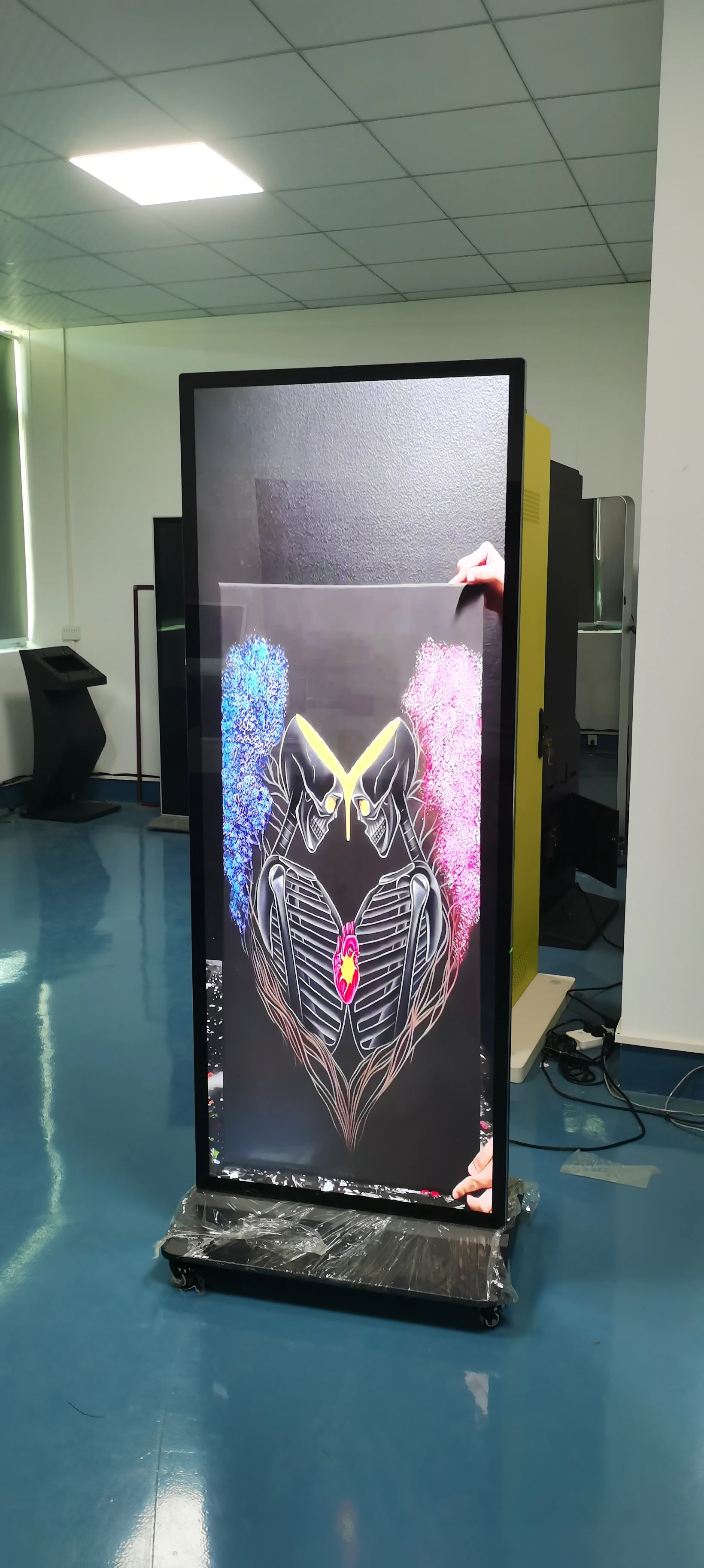 IRTECH 2K 4K Full HD wifi media Lcd Advertising Monitor Touch Screen floor standing digital signage