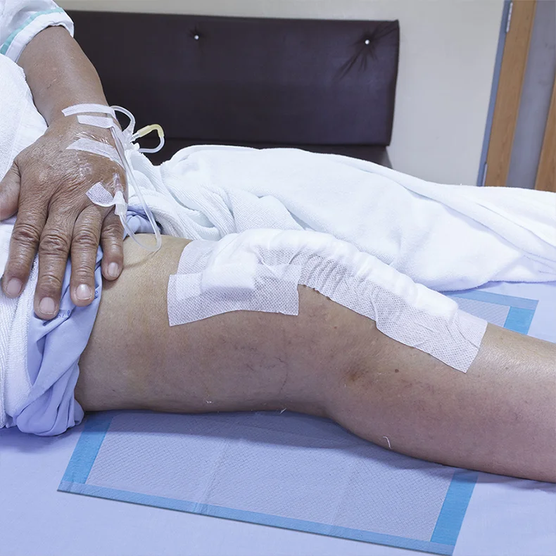 China Manufacturer 5 Ply Back Adhesive Waterproof Incontinence Pads Hospital Adult Underpads Disposable