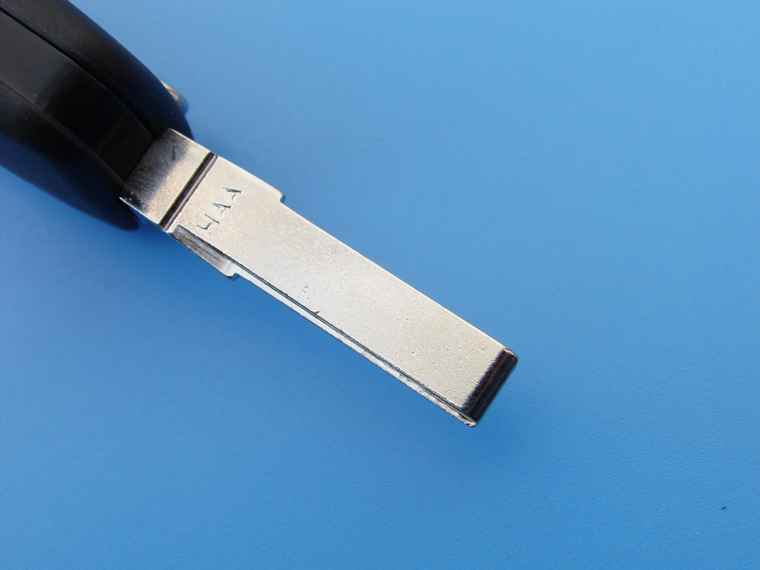 Hot seller A-udi 3+1 buttons flip folding remote control fob key case cover blank for A3 A4 A6 A8 with HAA blade