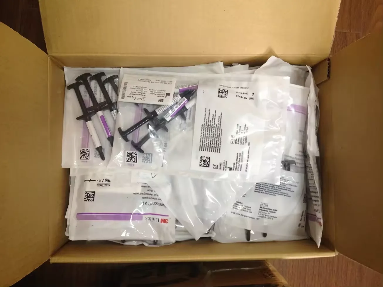 Professional Dental Resin Light Cure Resin Composite Z250/Z350/P60 with A1/A2/A3/A3.5