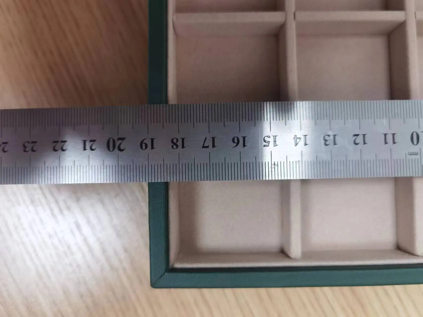 High-End Temporary Jewelry Display Boxes Made Premium Peach Wood Necklaces Bracelets Anklets Other Jewelry Packaging Needs