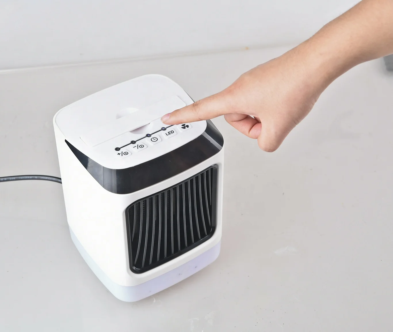 Hot Seller Mini Portable Fan Heater Personal Space Mini Fan Heater Office Table Top Small Electric Heater