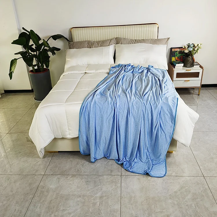High Quality Super Cozy Cooling Blankets Cool-to-touch Ultra-Cool Nylon And Mica Throw Soft Lightweight Blanket