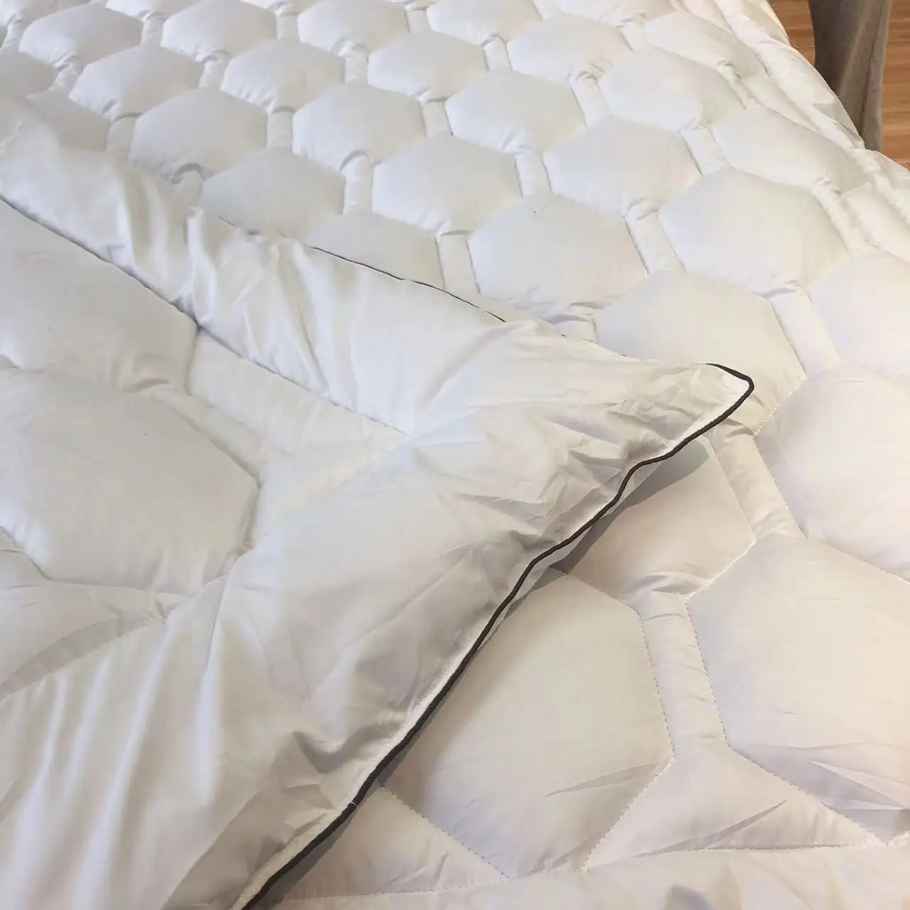 Graphene Quilt 200gsm Polyester Fiber Odor-resistant antibacterial breathable and moisture-absorbent Uv protection Comforter