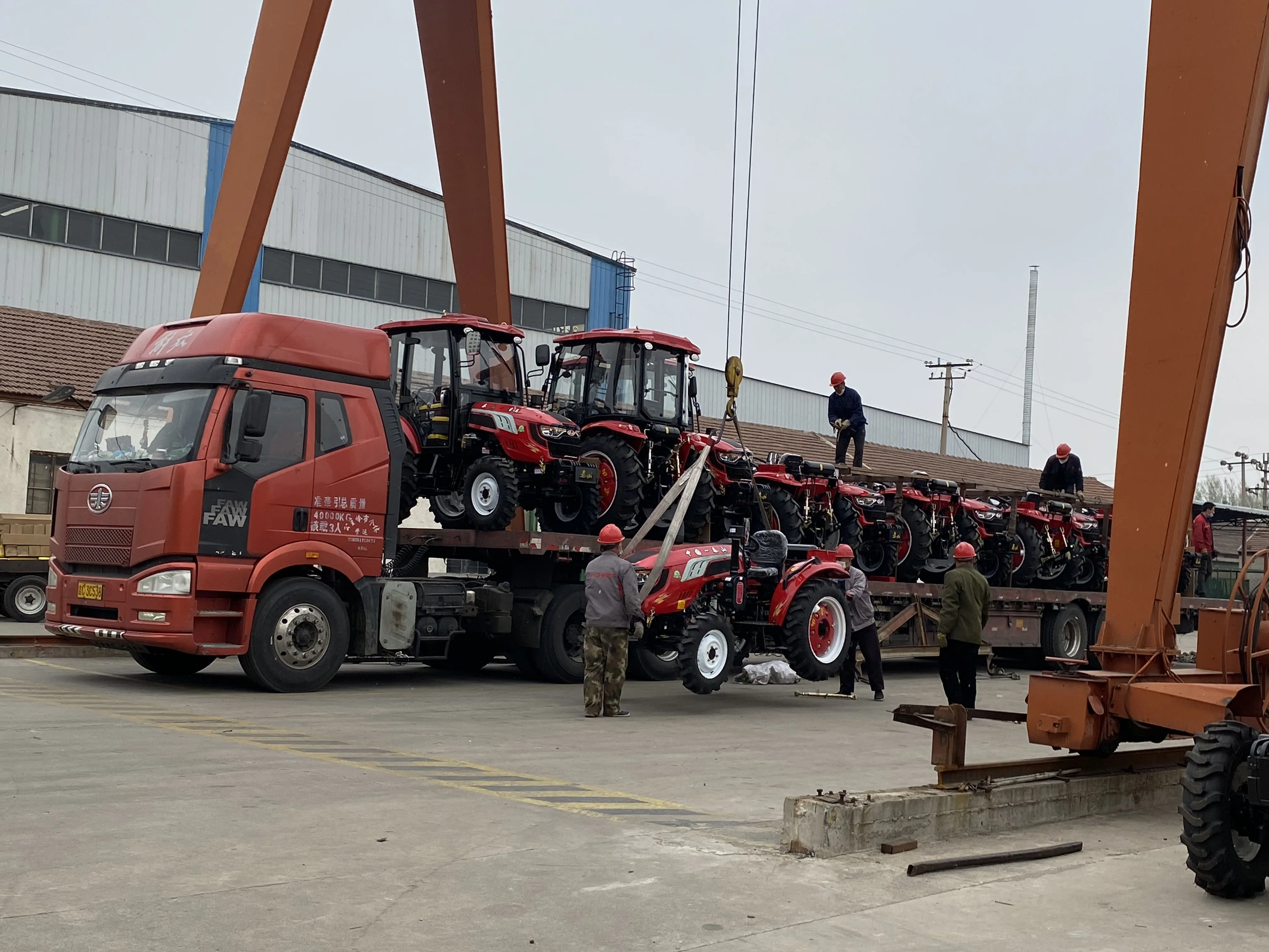 Chinese Greenhouse orchard machinary tractors  40 HP 4WD farm tractor tractors prices