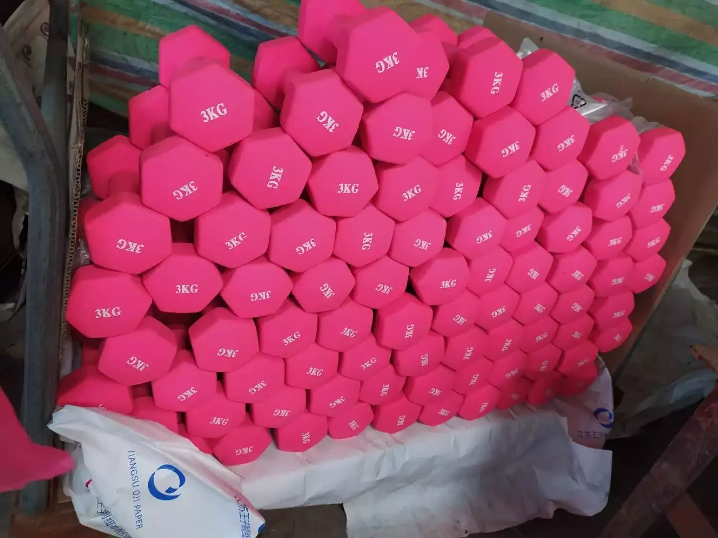 Cheap Hot Sale  Exercise Dumbbell Colorful Vinyl Carton Strength Exercise Dumbells Set 100 Sets Accept OEM Multi-color