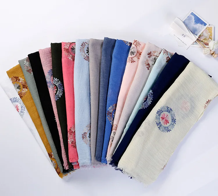 
S5112 New style embroider scarf soft hand-feeling fabric factory direct sale 