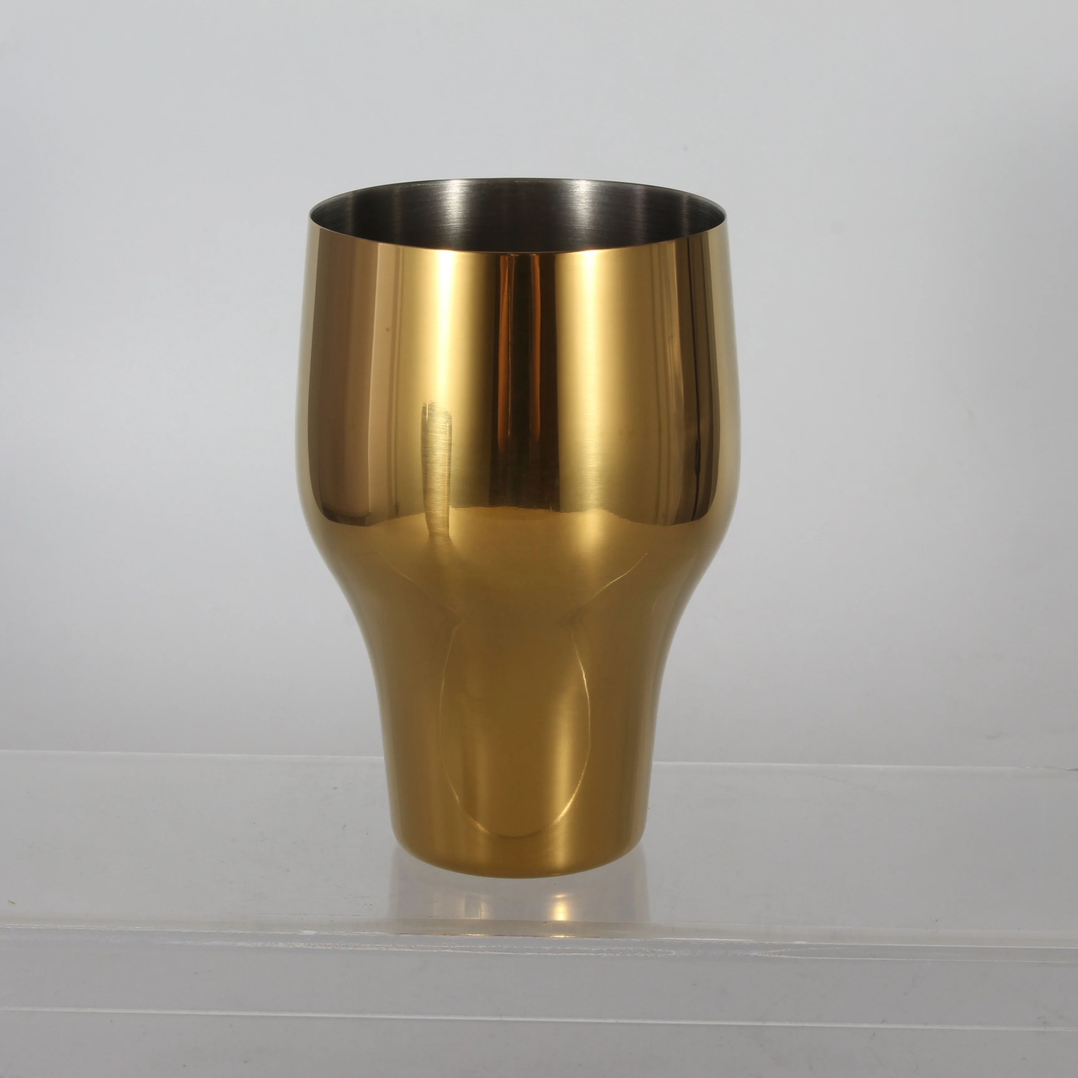 600ML  2-PIECE COCKTAIL SHAKER  PVD GOLD  24 oz. Stainless Steel 2-Piece Parisienne Cocktail Shaker