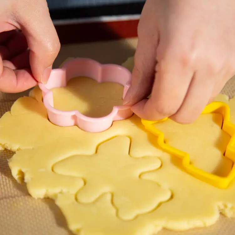 Set of 12Plastic Biscuit Molds for Baking 3D 3D Cake Mousse Ring Vegetable Cutting Cookies Plum Blossom Soap Molds Food Home Use