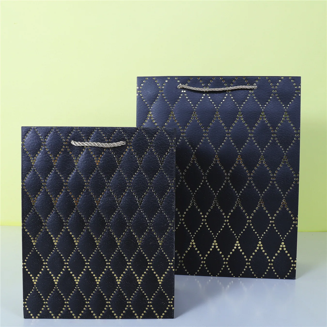 Wholesale white paper design flower bouquet gift box packaging customized shopping bags for coffee food