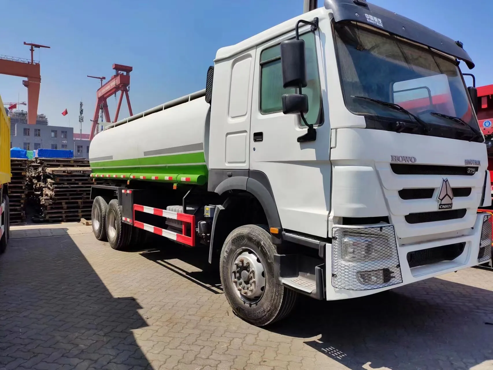 good price Cheap Sinotruck Howo 6x4 10Wheels 25000 Liter Used Water Tank Truck to Dar es Salaam