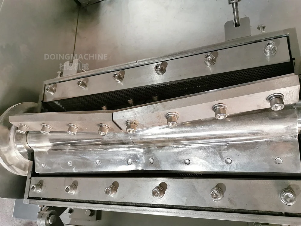 CSJ coarse grinder for bread crumb