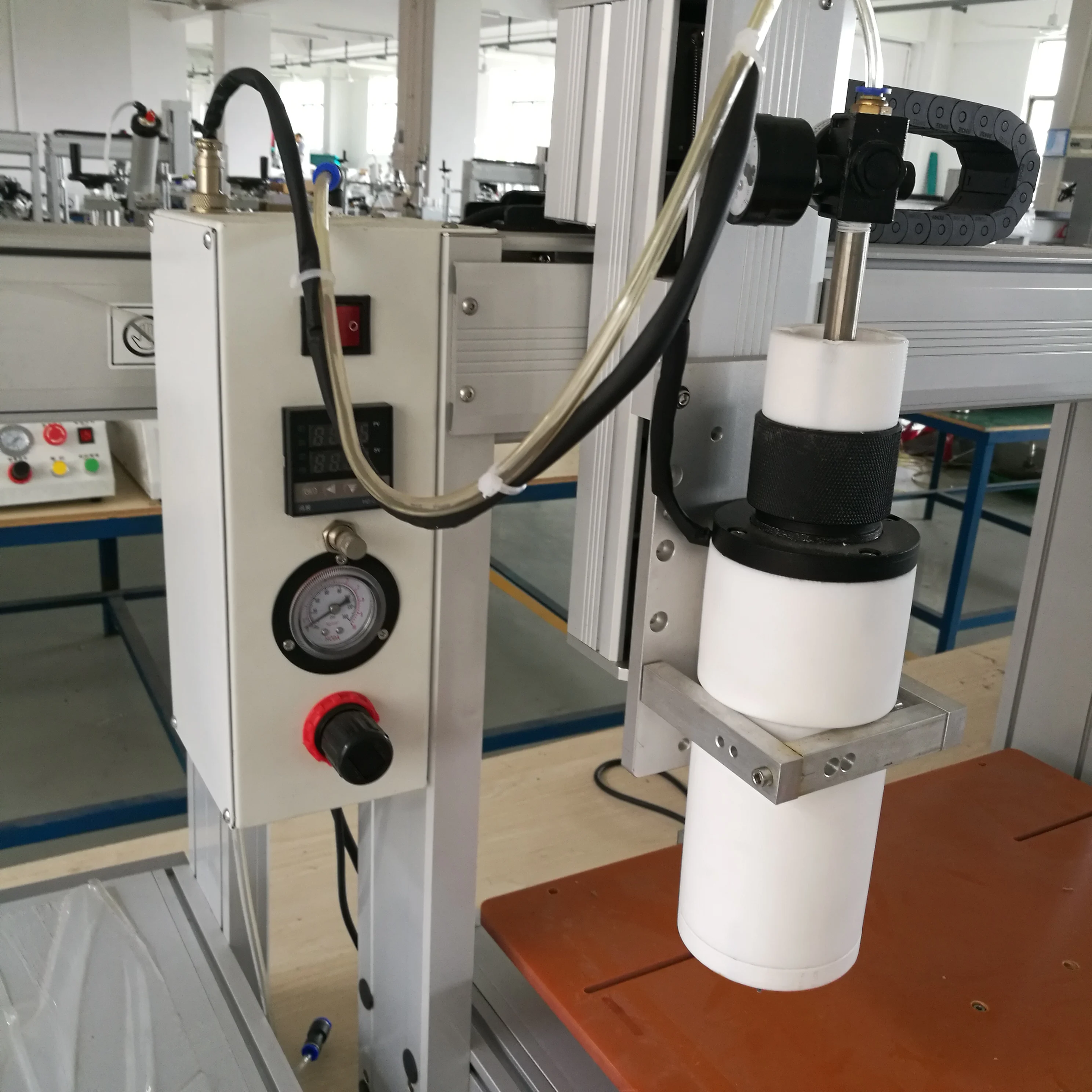  Небольшая машина для дозирования термоплавкого клея высокая точность и скорость