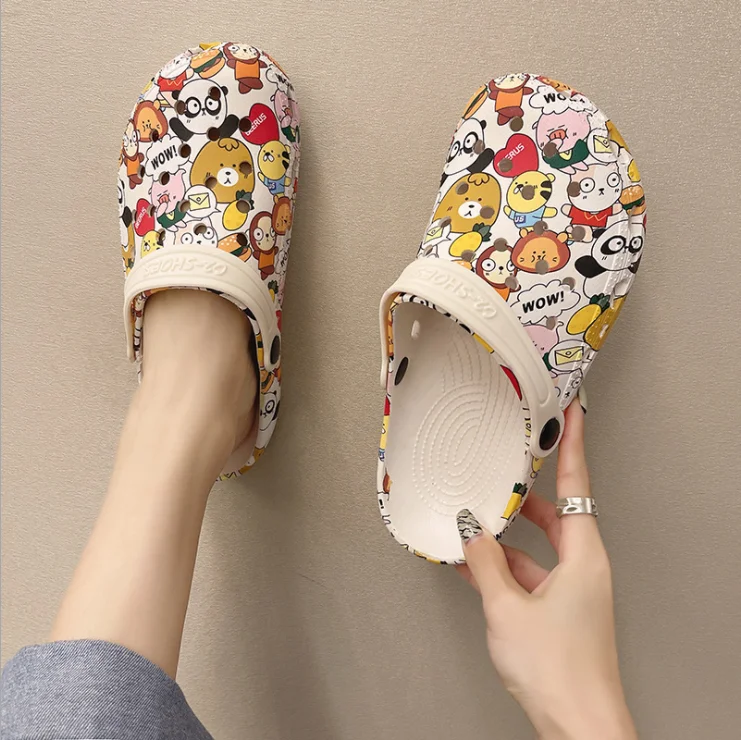 
Anti-skid cartoon pattern customized garden beach cute croc sandals slippers safety shoes footwear clogs for women 