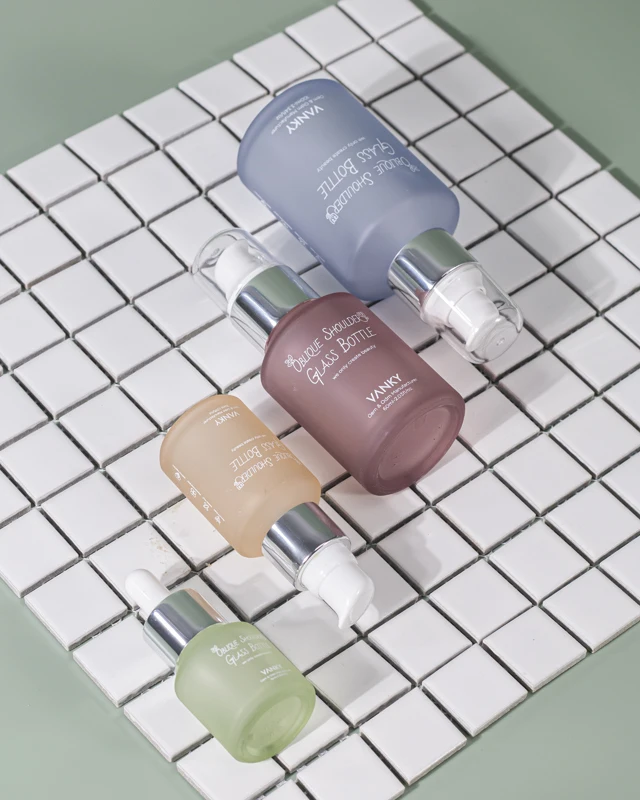 New Design Luxury 30ml 60ml 100ml Oblique Shoulder Bottle Customized Green Serum Essential Oil Dropper Glass Bottle With Pump