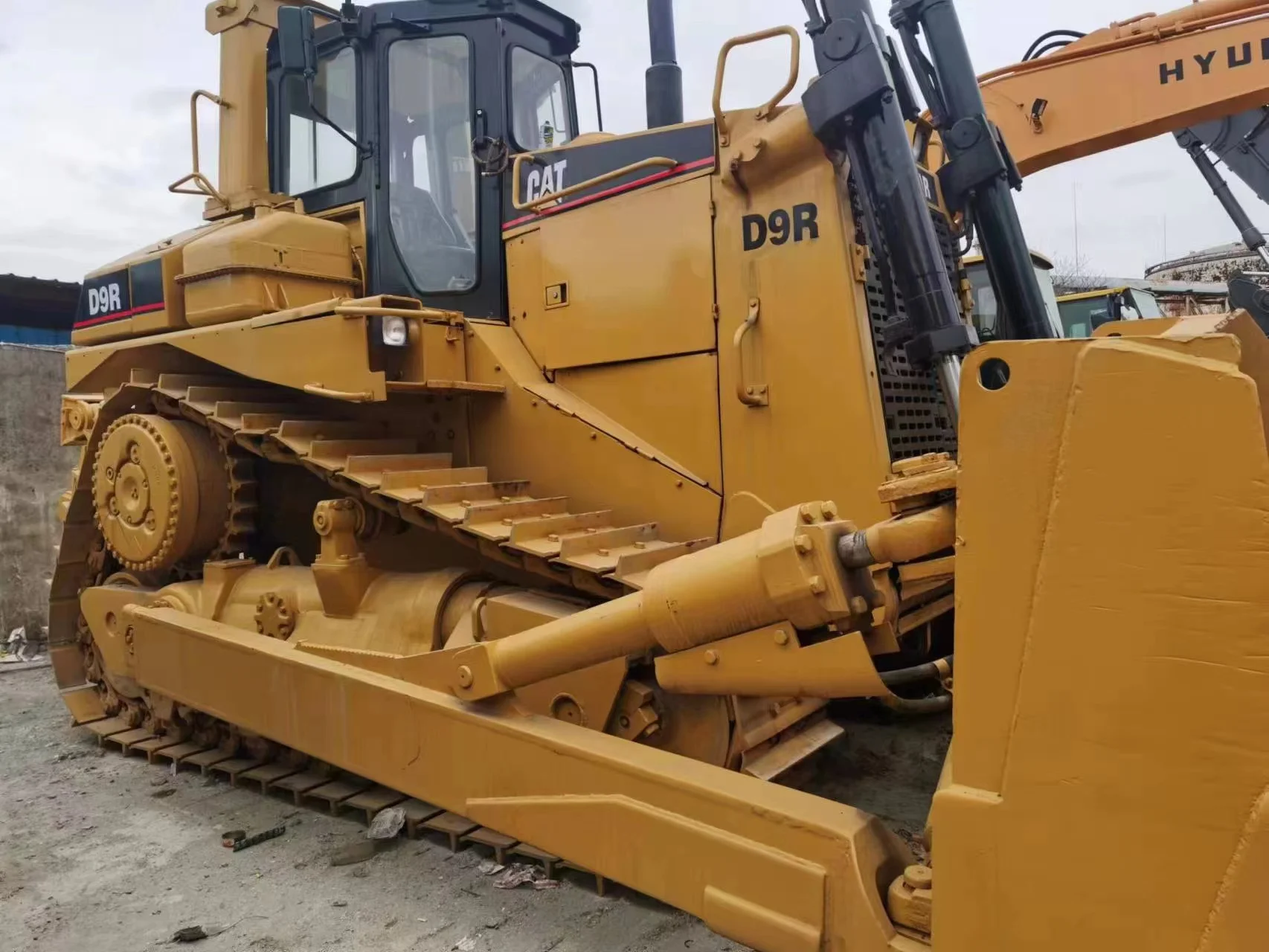 Used D9R crawler cat bulldozer cheap price  high quality Japan made