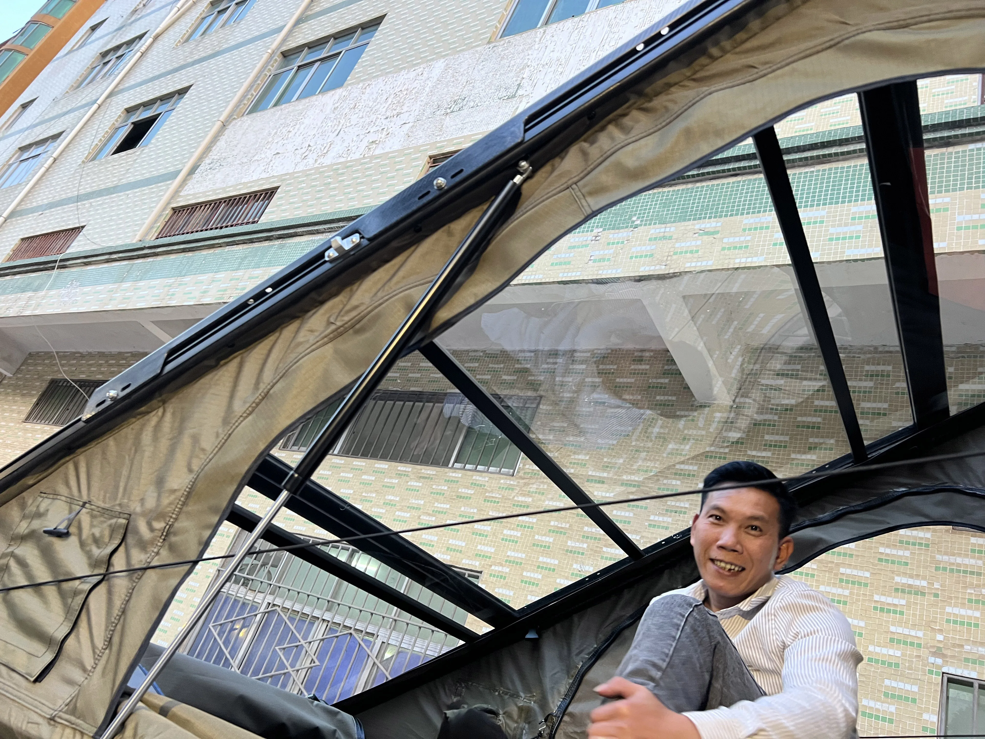 OEM Vietnam Hard Rooftop Tent Crystal Triangle Car Roof Tent Light Weight Roof Top Tents Camping Accessories