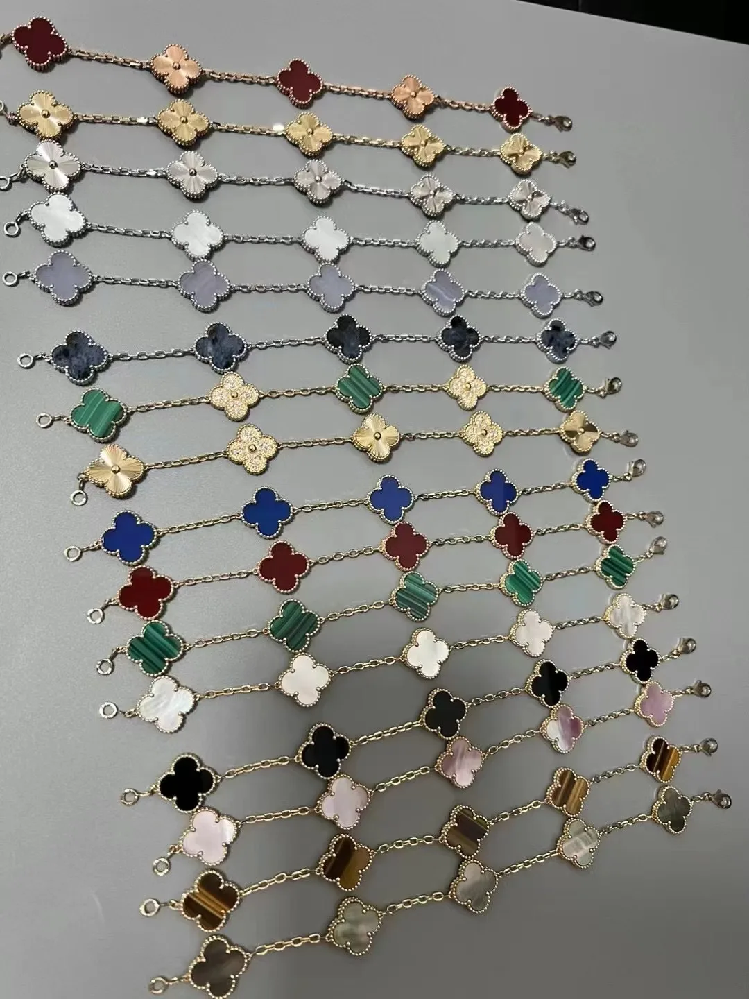 High quality classic fashion 18K gold clover natural agate mother-of-pearl Bangle female gift wholesaler
