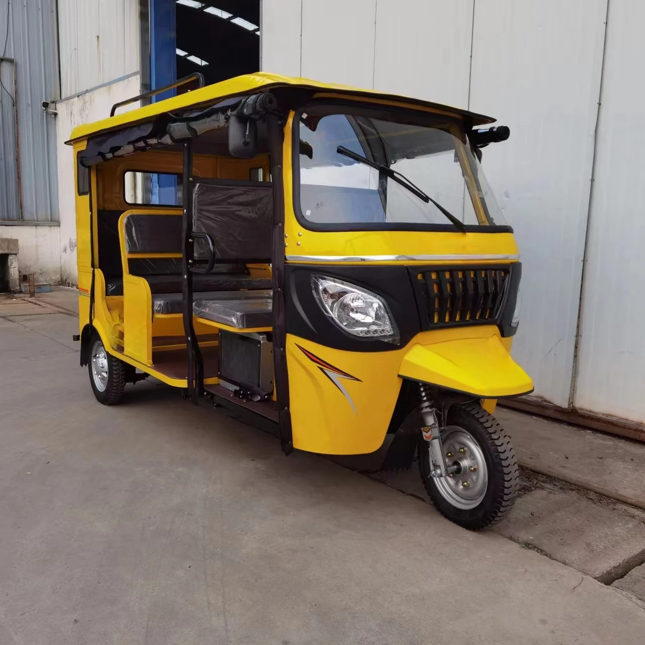 New Style Passenger Fully Motor Tricycle Fuel Oil Gasoline Three Wheels Motorcycle for Taxi