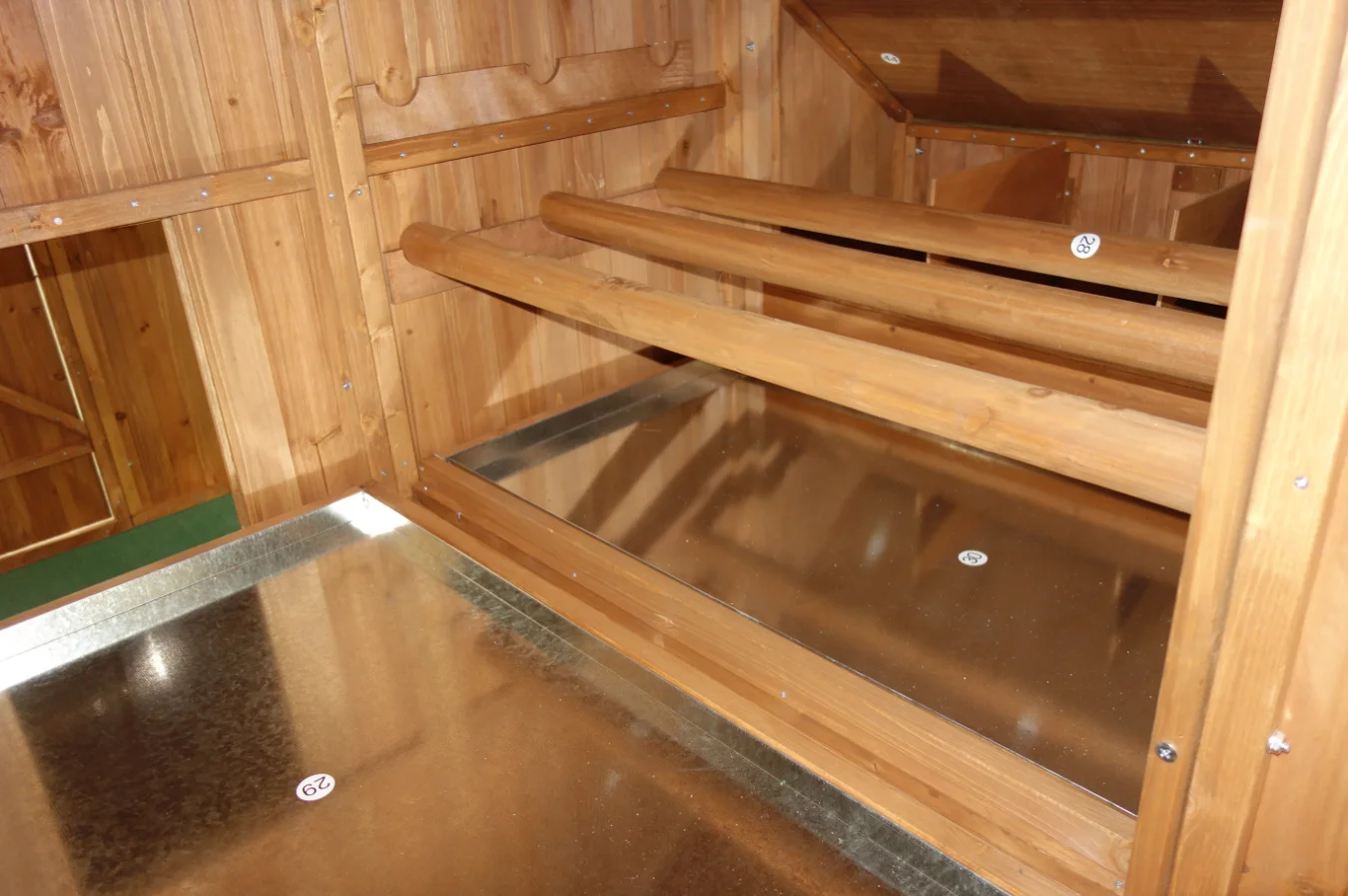 custom design OEM industrial Ventilation Door Removable Tray Ramp Wooden Large pet cage broiler Chicken Coop With Run