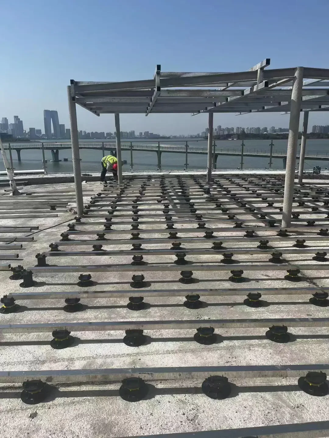 Factory Direct Sales Professional Outdoor Roof Deck Raised Floor Paving Tool Adjustable Deck Pedestals For Floor Leveling