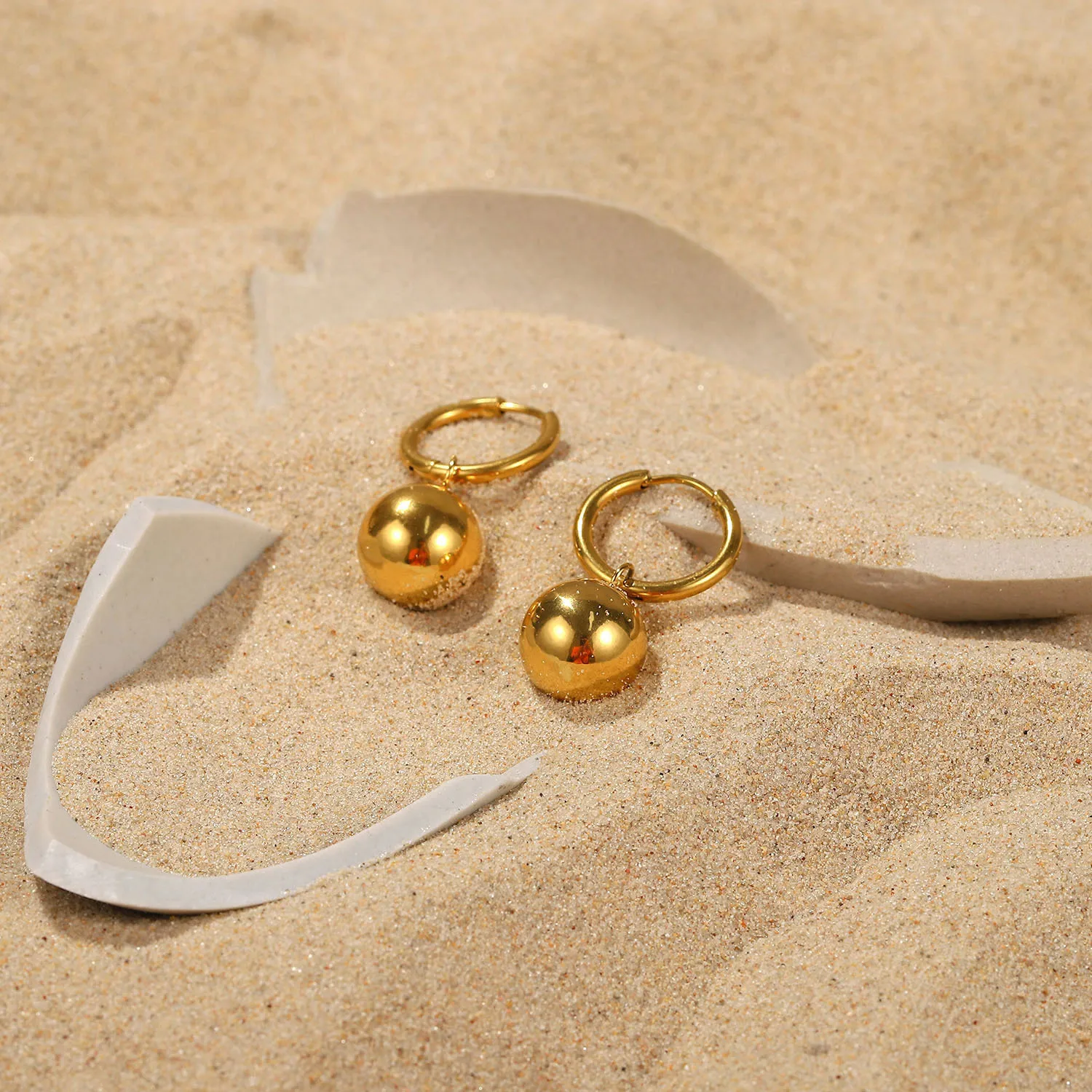 New ins fashion 18K gold stainless steel earrings golden ball personalized versatile fashion earrings for women