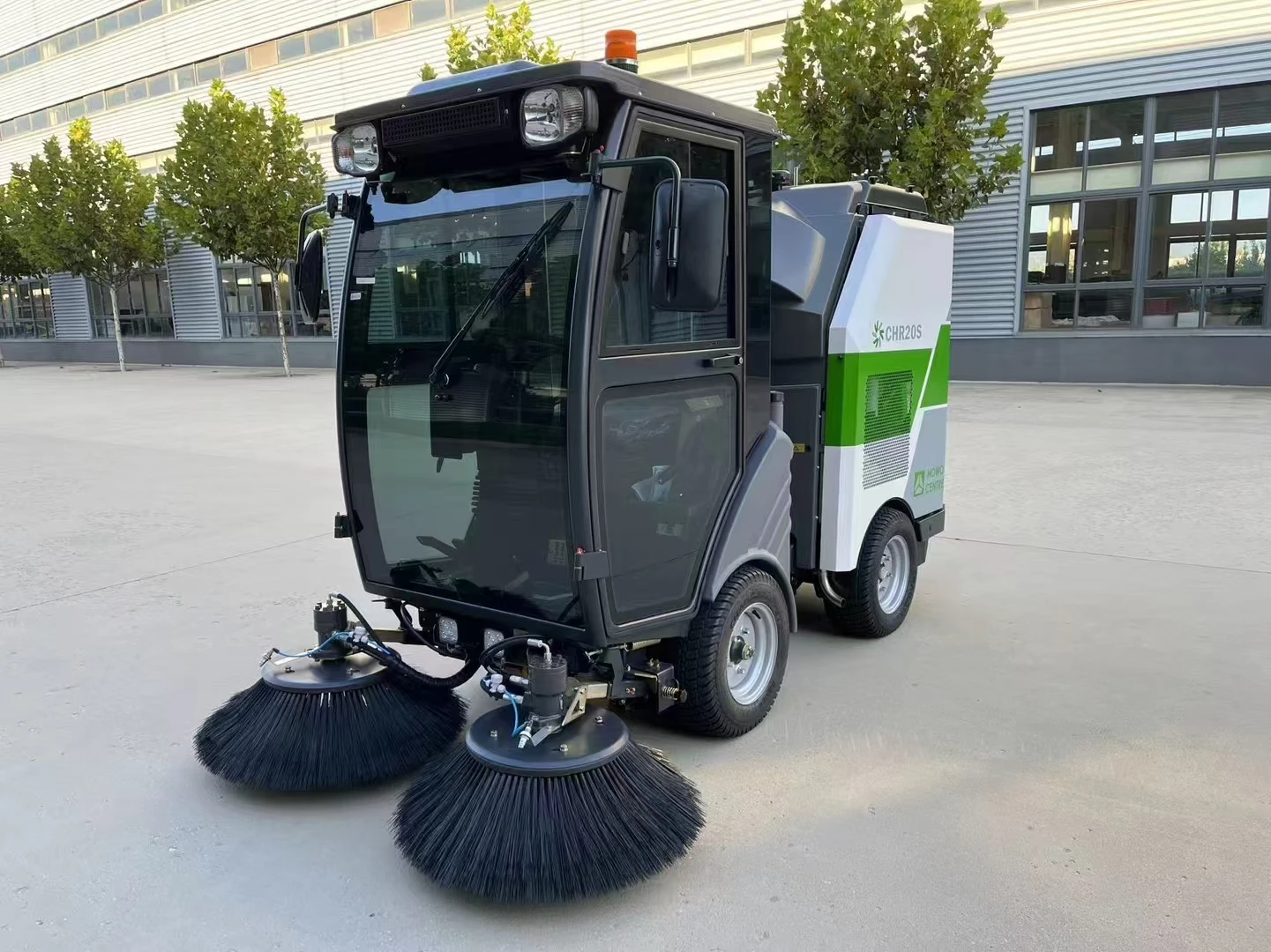 Professional Electric Street Sweeper Cleaning Vehicle Used in Construction Farm Industries New Core Components Motor Engine Pump