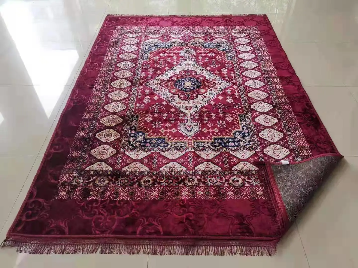 Indonesia Style Super Soft Cloud Carpet Mink Carpet with Sponge and Anti-slip Backing